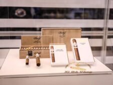Xuất xứ của Davidoff Signature Petit Corona hộp 5 điếu